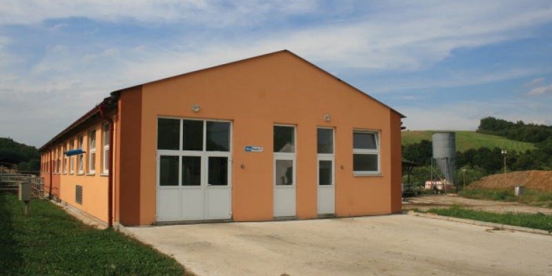  Občianske budovy / Dojáreň a kravín 
