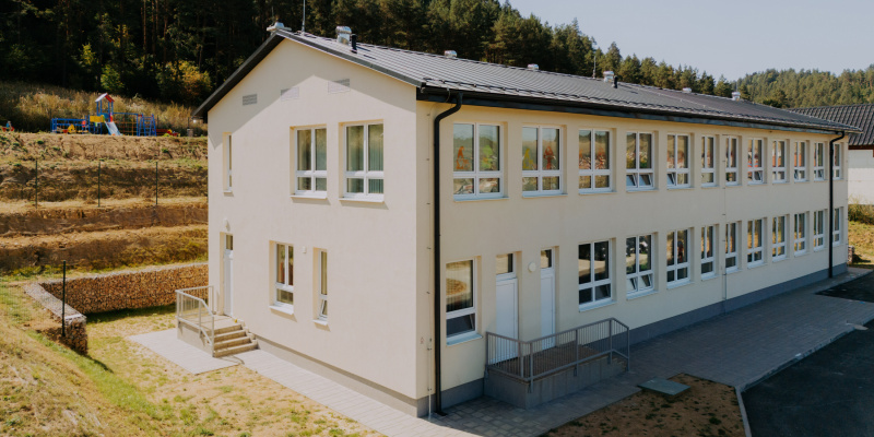  Referencie / Základná škola - foto