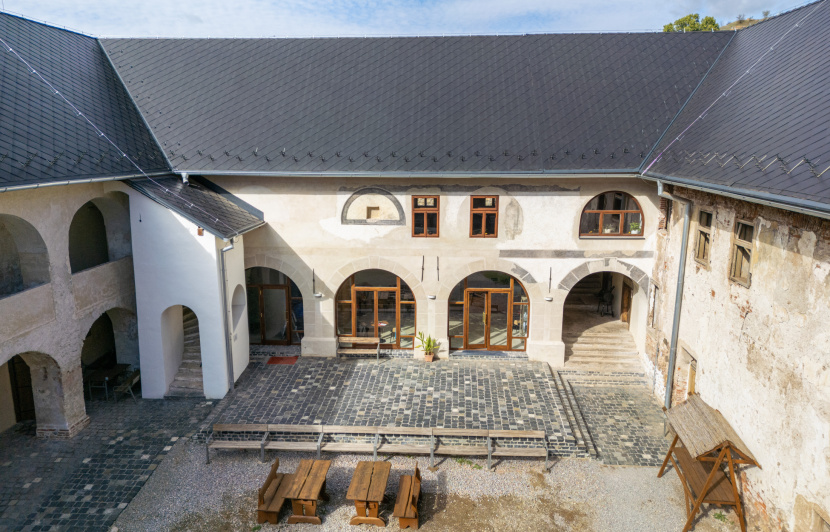 Kaštieľ Coburgovcov v Jelšave – historické-remeselné a ekologické centrum Gemera